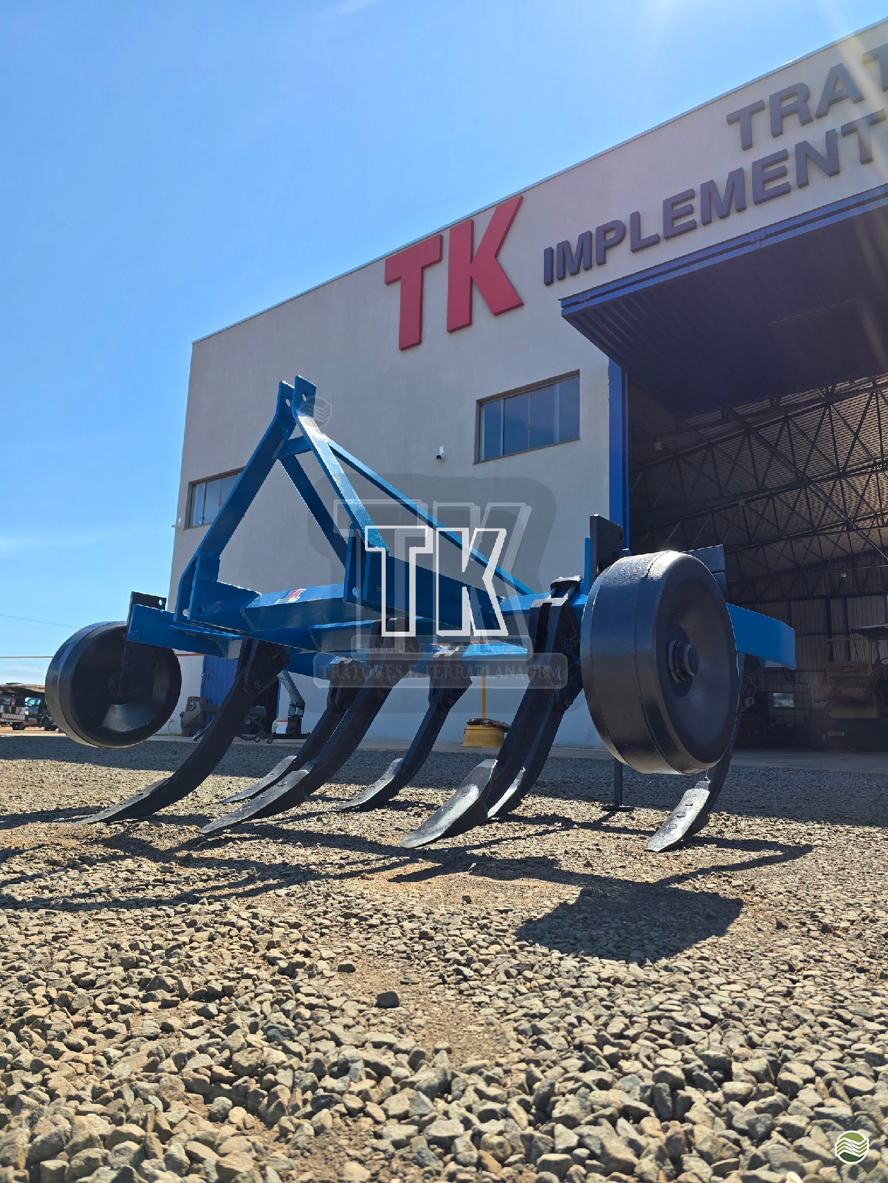 IMPLEMENTOS AGRICOLAS SUBSOLADOR 7 HASTES TK Tratores NOVA ANDRADINA MATO GROSSO DO SUL MS