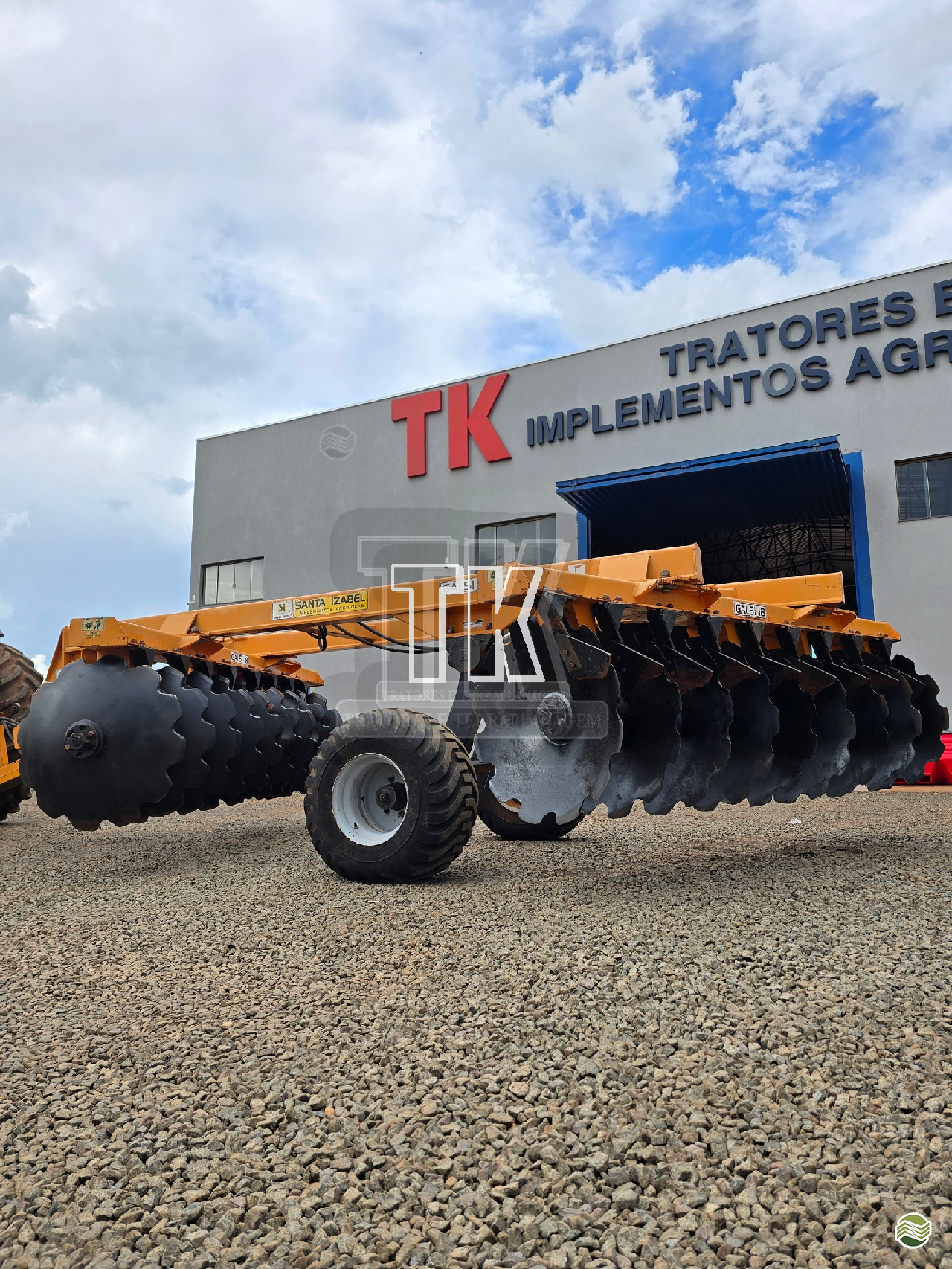 IMPLEMENTOS AGRICOLAS GRADE ARADORA ARADORA 18 DISCOS TK Tratores NOVA ANDRADINA MATO GROSSO DO SUL MS