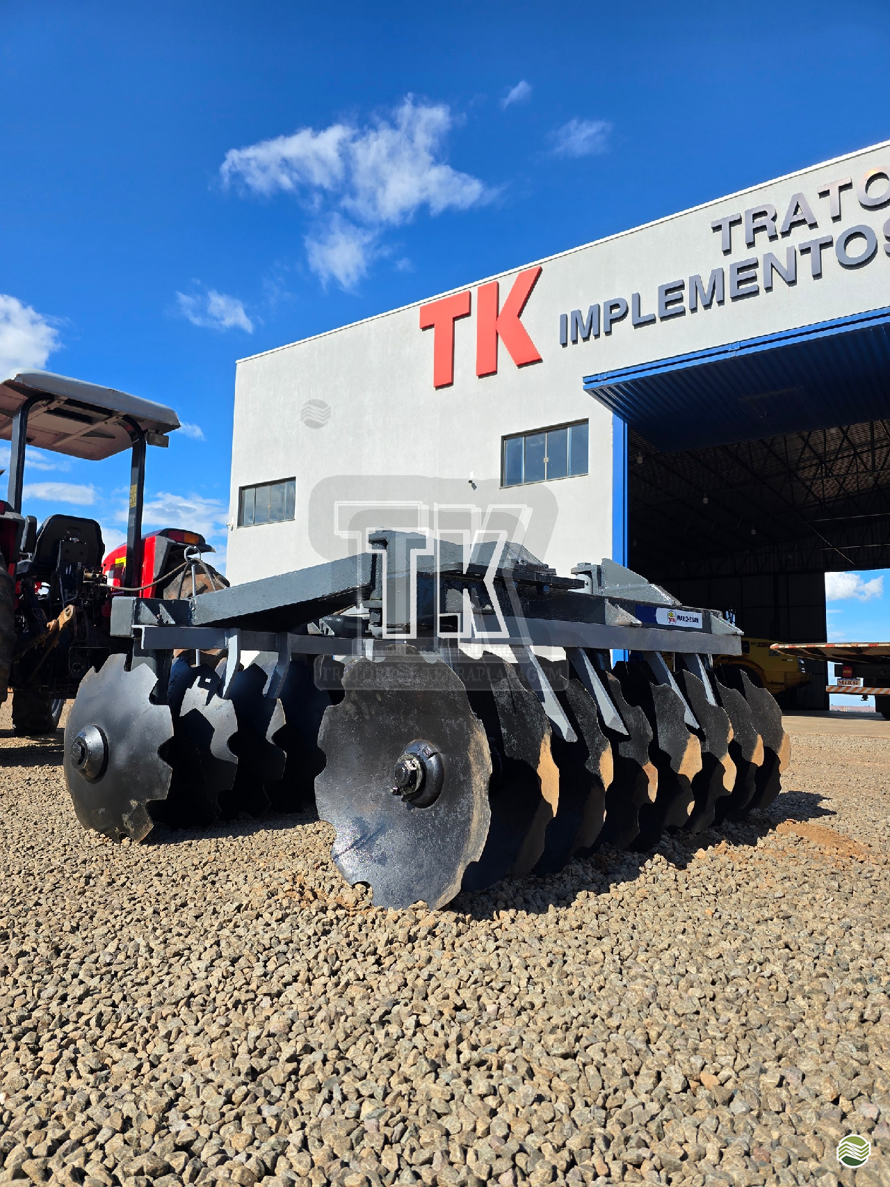 IMPLEMENTOS AGRICOLAS GRADE ARADORA ARADORA 16 DISCOS TK Tratores NOVA ANDRADINA MATO GROSSO DO SUL MS