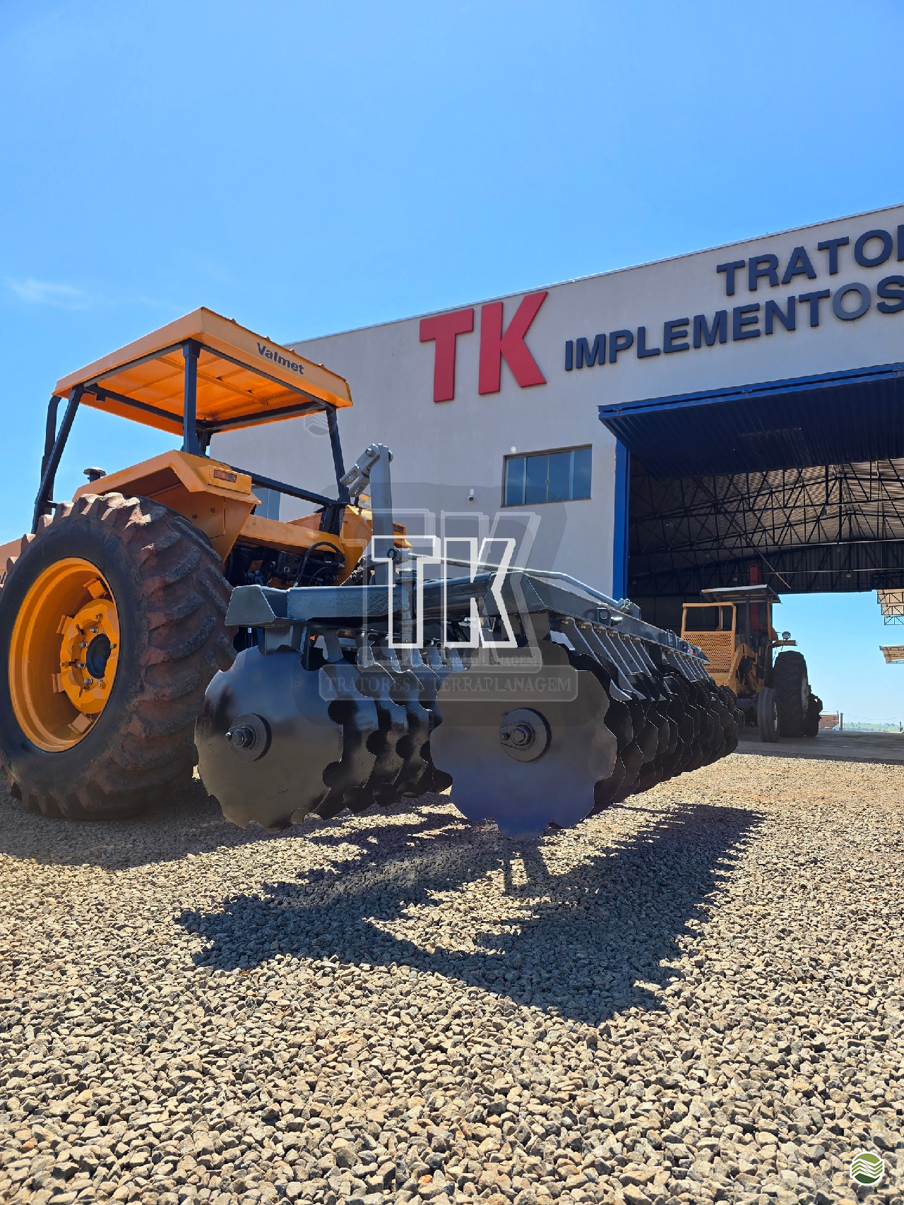IMPLEMENTOS AGRICOLAS GRADE NIVELADORA NIVELADORA 36 DISCOS TK Tratores NOVA ANDRADINA MATO GROSSO DO SUL MS