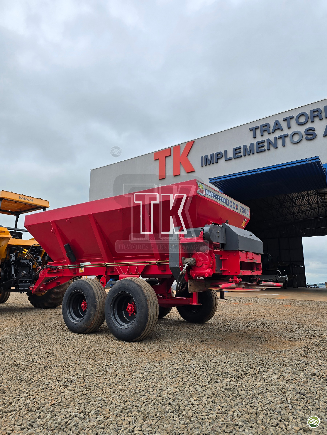 IMPLEMENTOS AGRICOLAS DISTRIBUIDOR CALCÁRIO 7500 Kg TK Tratores NOVA ANDRADINA MATO GROSSO DO SUL MS