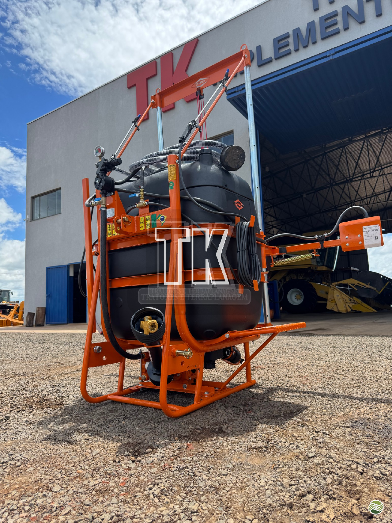 PULVERIZADOR CIMAG 600 L Acoplado Hidráulico TK Tratores NOVA ANDRADINA MATO GROSSO DO SUL MS