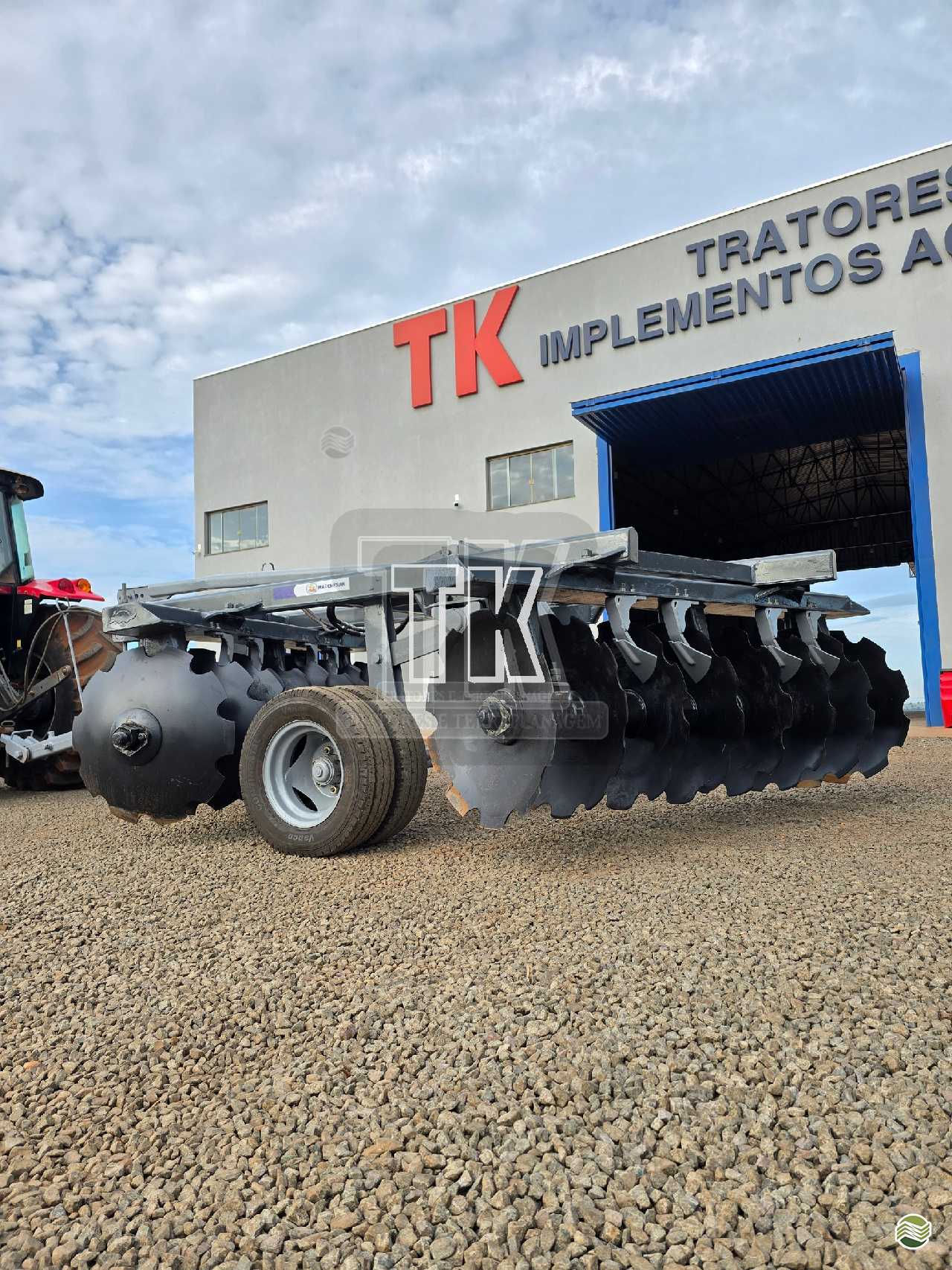 IMPLEMENTOS AGRICOLAS GRADE ARADORA ARADORA 16 DISCOS TK Tratores NOVA ANDRADINA MATO GROSSO DO SUL MS