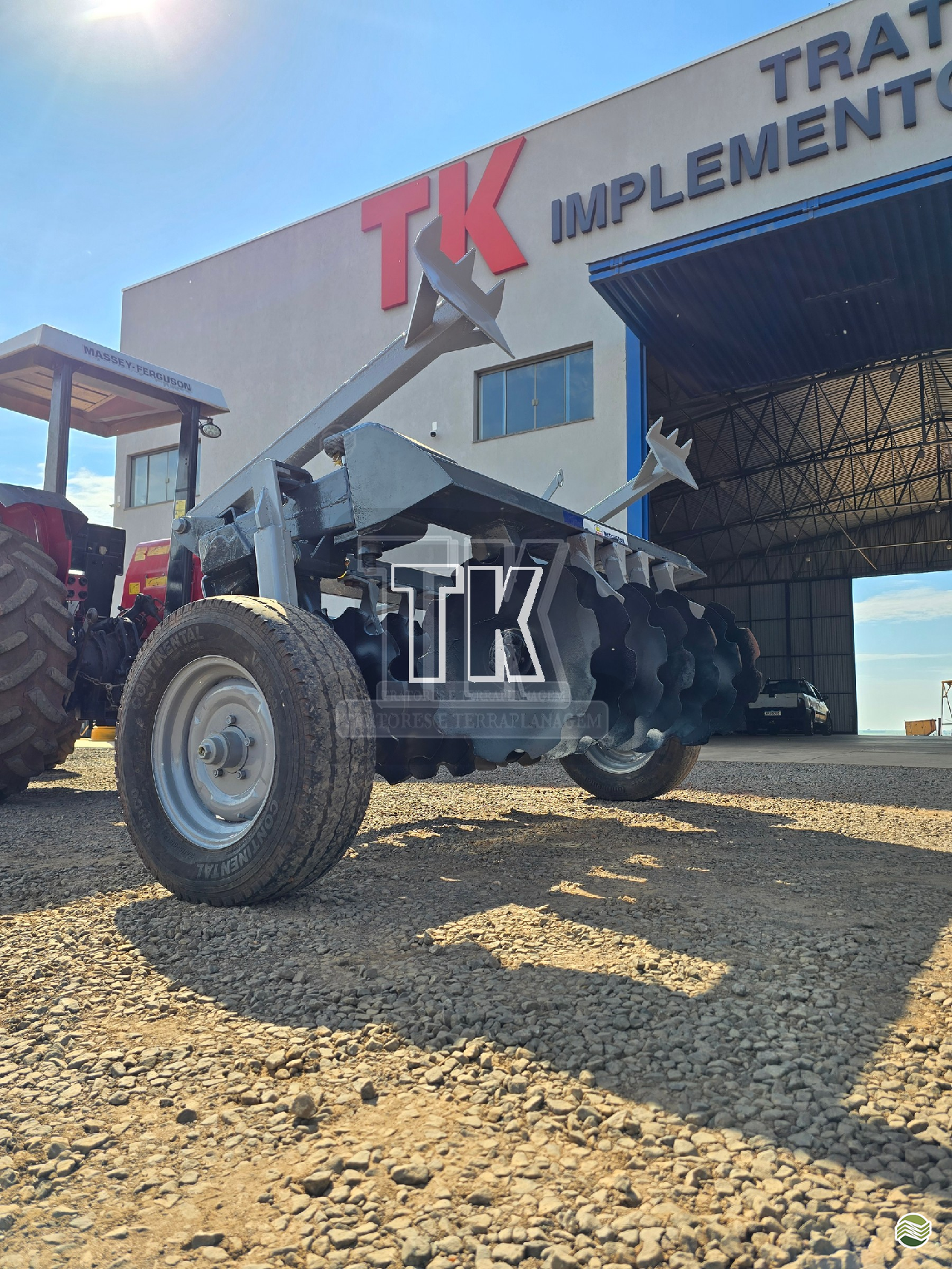 IMPLEMENTOS AGRICOLAS GRADE ARADORA ARADORA 14 DISCOS TK Tratores NOVA ANDRADINA MATO GROSSO DO SUL MS