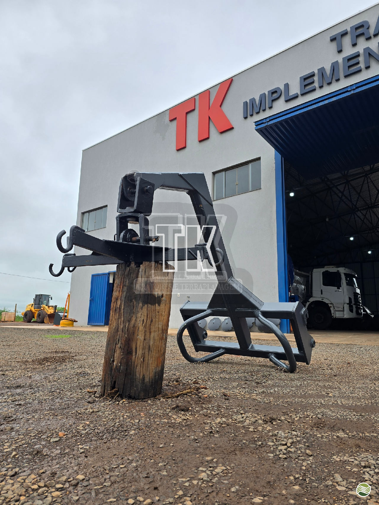IMPLEMENTOS AGRICOLAS GUINCHO BIG BAG ACOPLADOR BIG BAG TK Tratores NOVA ANDRADINA MATO GROSSO DO SUL MS