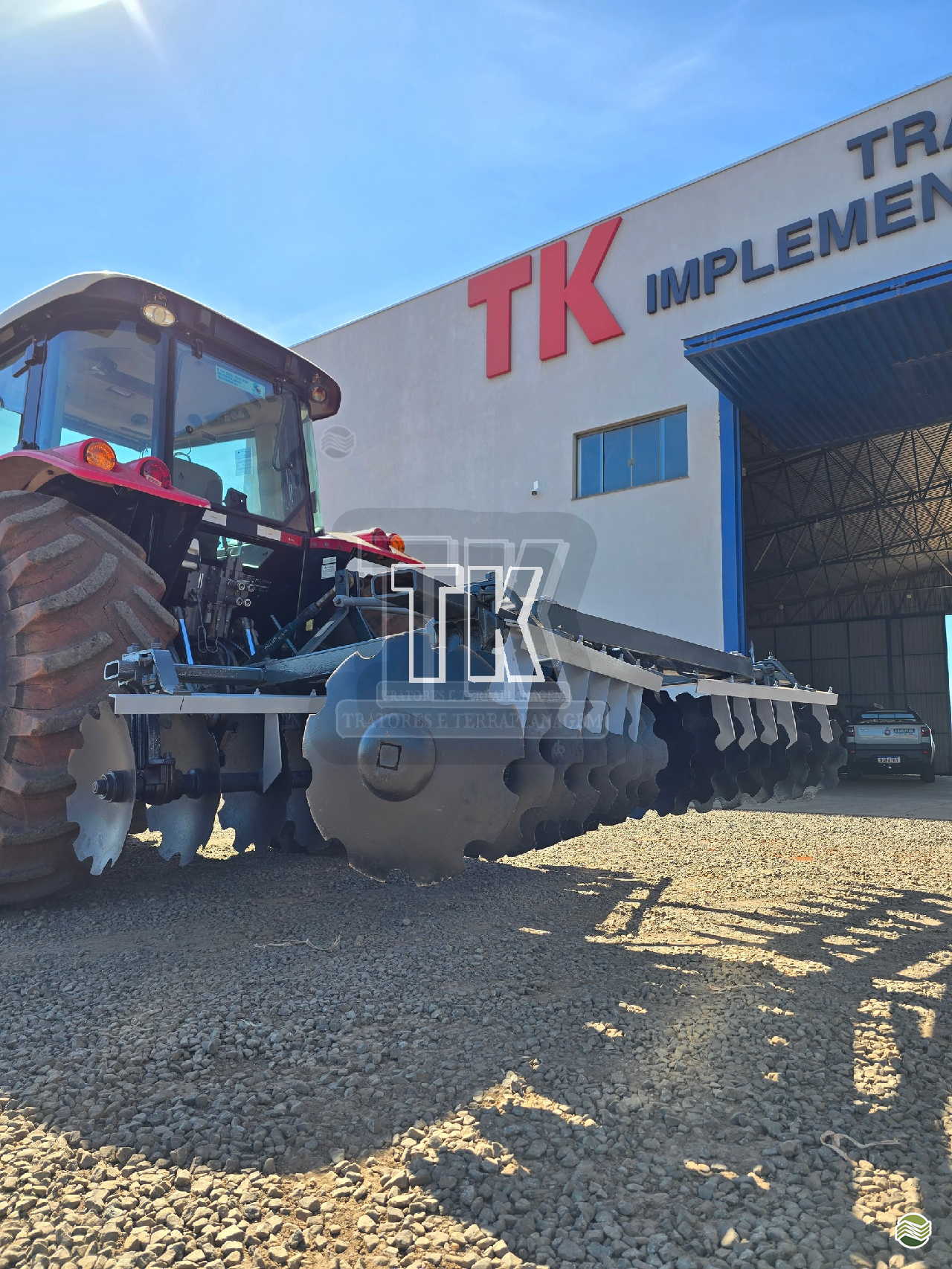 IMPLEMENTOS AGRICOLAS GRADE NIVELADORA GRADE HIDRÁULICA TK Tratores NOVA ANDRADINA MATO GROSSO DO SUL MS