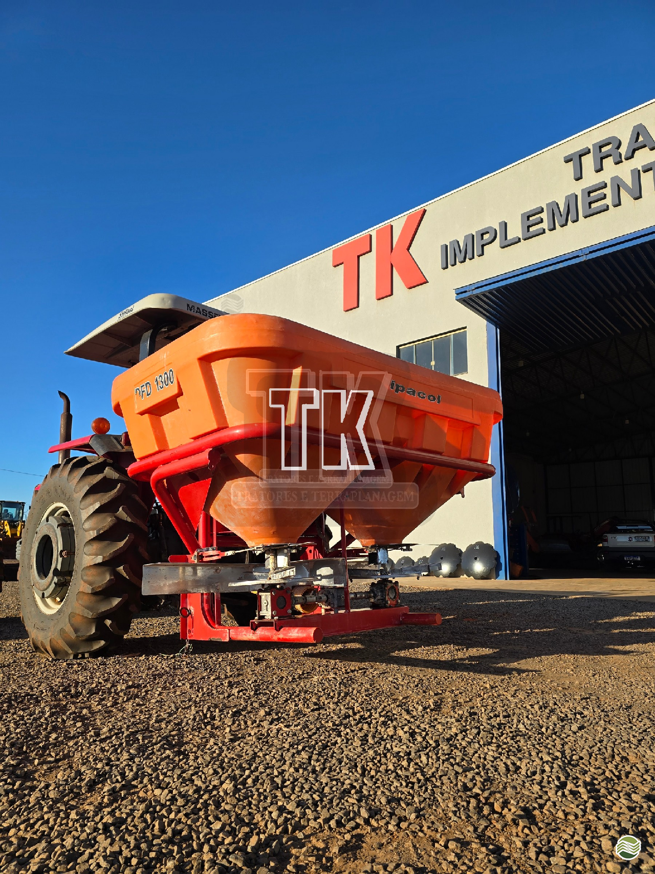 IMPLEMENTOS AGRICOLAS DISTRIBUIDOR FERTILIZANTES E SEMENTES DISCO DUPLO TK Tratores NOVA ANDRADINA MATO GROSSO DO SUL MS