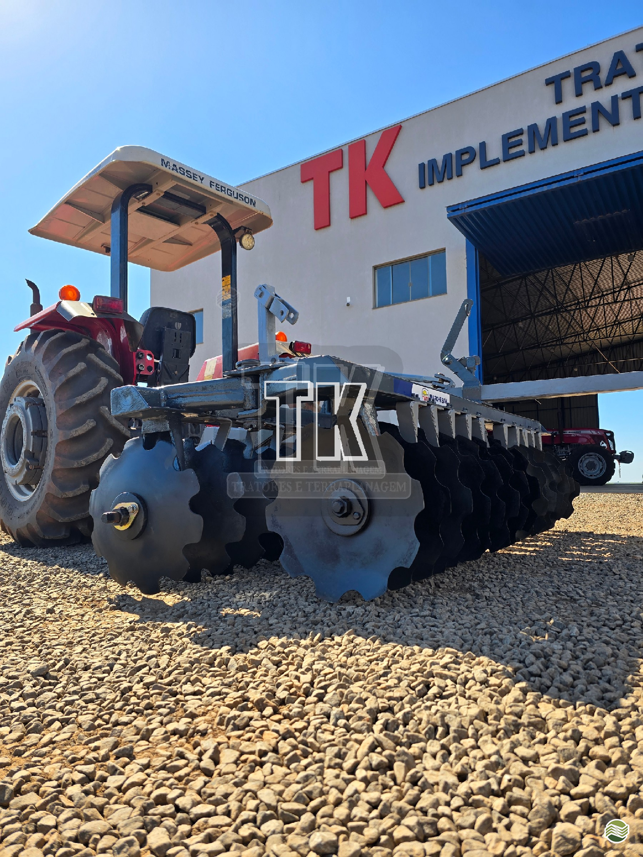 IMPLEMENTOS AGRICOLAS GRADE NIVELADORA NIVELADORA 28 DISCOS TK Tratores NOVA ANDRADINA MATO GROSSO DO SUL MS