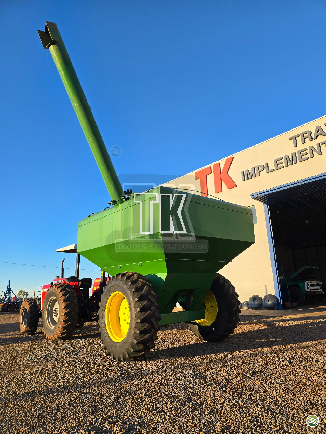 IMPLEMENTOS AGRICOLAS CARRETA BAZUKA GRANELEIRA 10000 TK Tratores NOVA ANDRADINA MATO GROSSO DO SUL MS