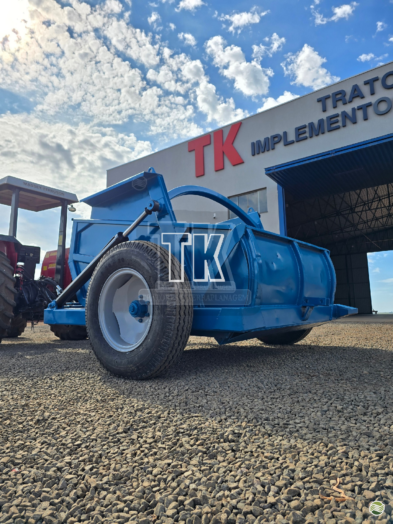 IMPLEMENTOS AGRICOLAS SCRAPER SCRAPER 3 METROS TK Tratores NOVA ANDRADINA MATO GROSSO DO SUL MS