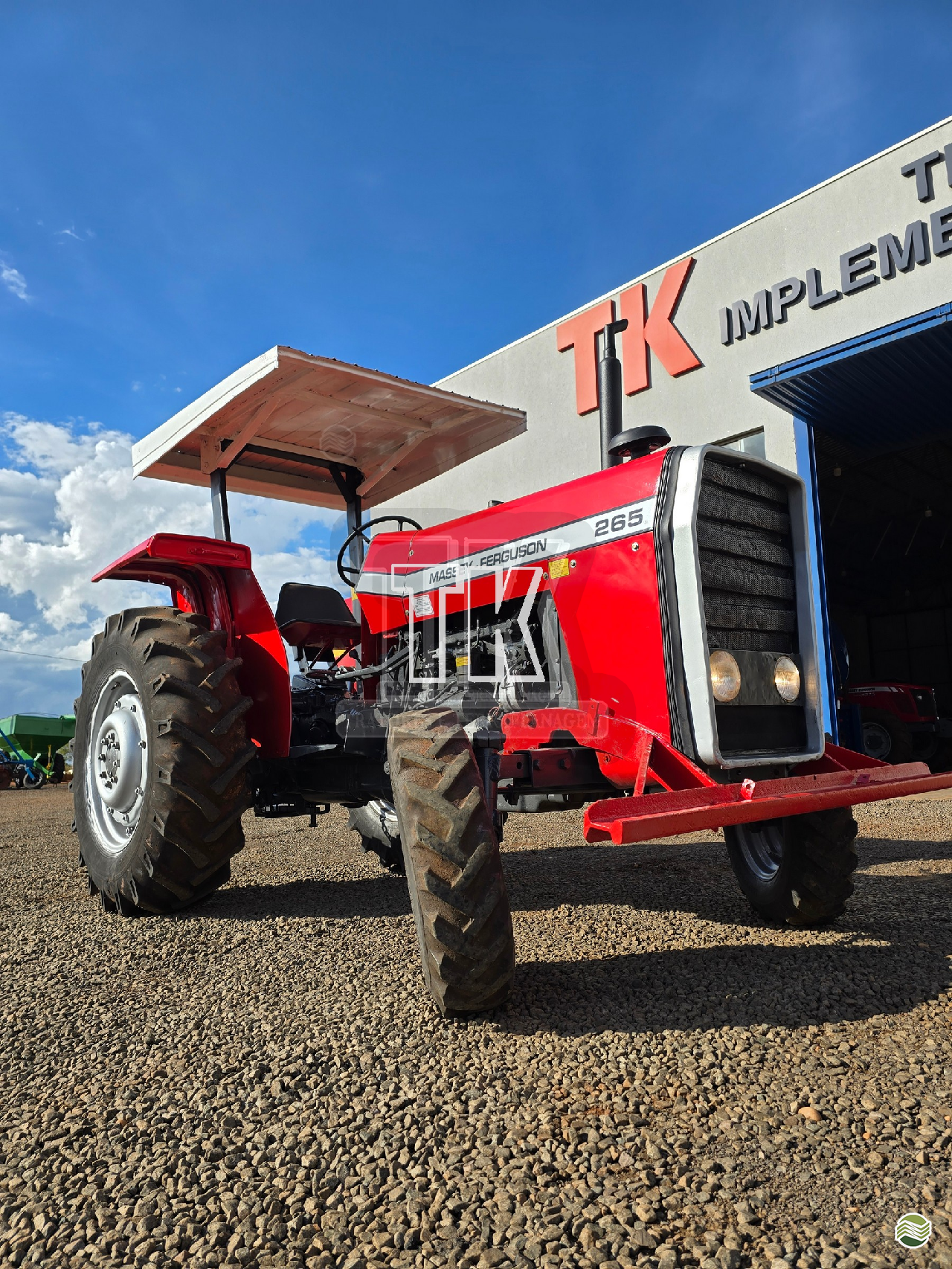 TRATOR MASSEY FERGUSON MF 265 Tração 4x2 TK Tratores NOVA ANDRADINA MATO GROSSO DO SUL MS