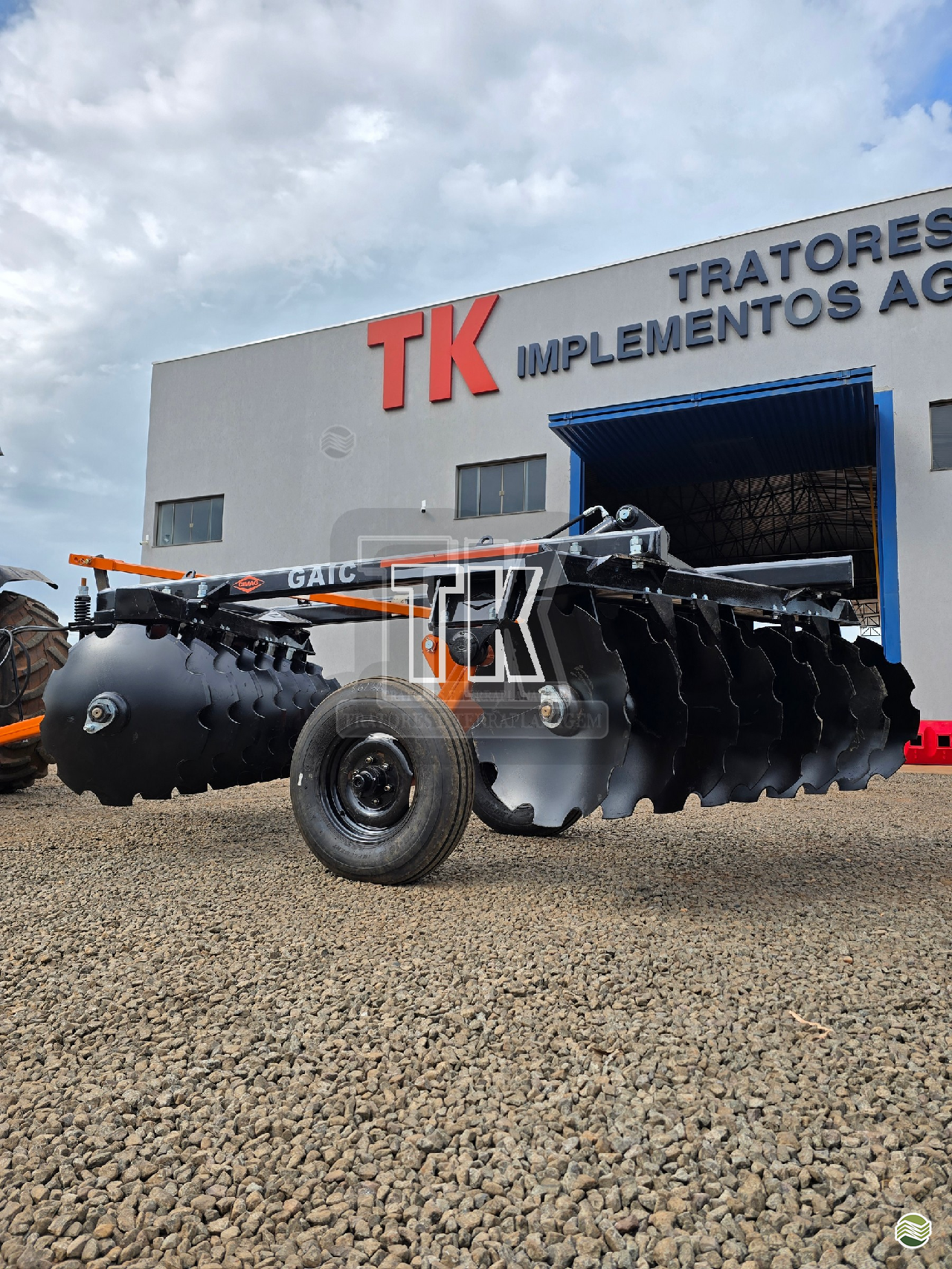 IMPLEMENTOS AGRICOLAS GRADE INTERMEDIÁRIA INTERMEDIÁRIA 16 DISCOS TK Tratores NOVA ANDRADINA MATO GROSSO DO SUL MS