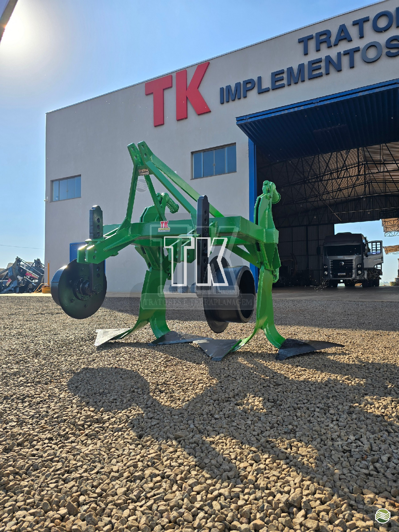 IMPLEMENTOS AGRICOLAS DESCOMPACTADOR MATA BROTO 2 HASTES TK Tratores NOVA ANDRADINA MATO GROSSO DO SUL MS