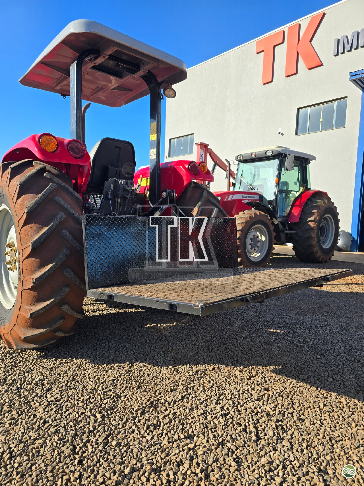 IMPLEMENTOS AGRICOLAS PLATAFORMA PARA TRATOR FIXA TK Tratores NOVA ANDRADINA MATO GROSSO DO SUL MS