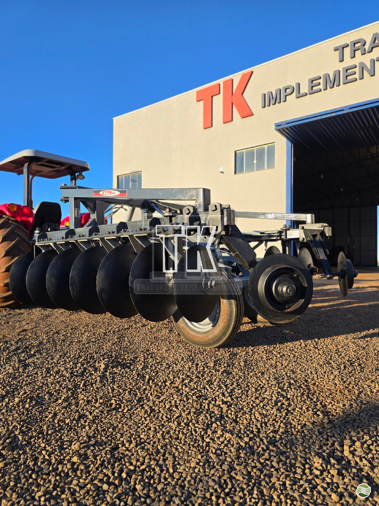 IMPLEMENTOS AGRICOLAS TERRACEADOR 14 DISCOS TK Tratores NOVA ANDRADINA MATO GROSSO DO SUL MS