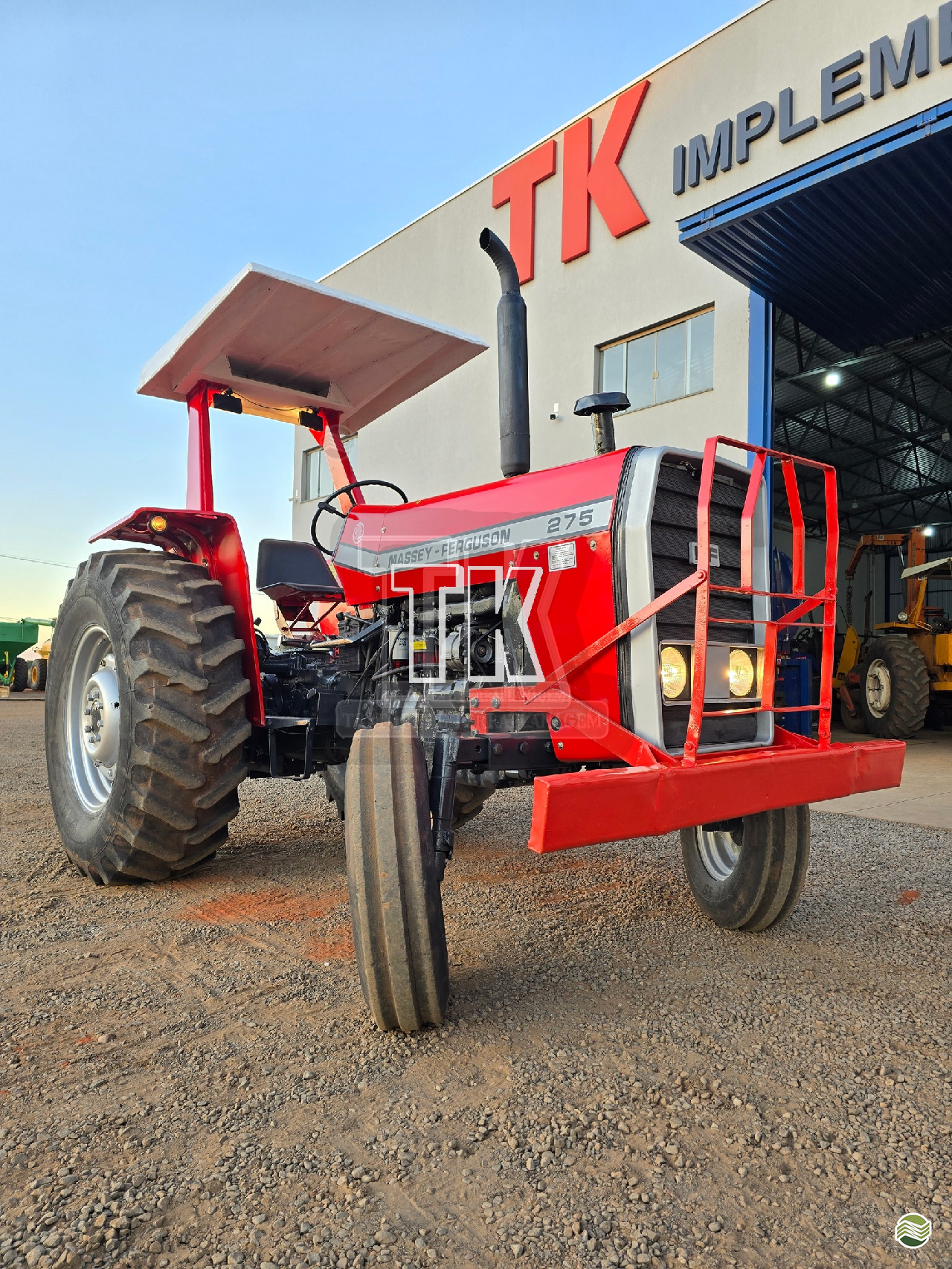 TRATOR MASSEY FERGUSON MF 275 Tração 4x2 TK Tratores NOVA ANDRADINA MATO GROSSO DO SUL MS
