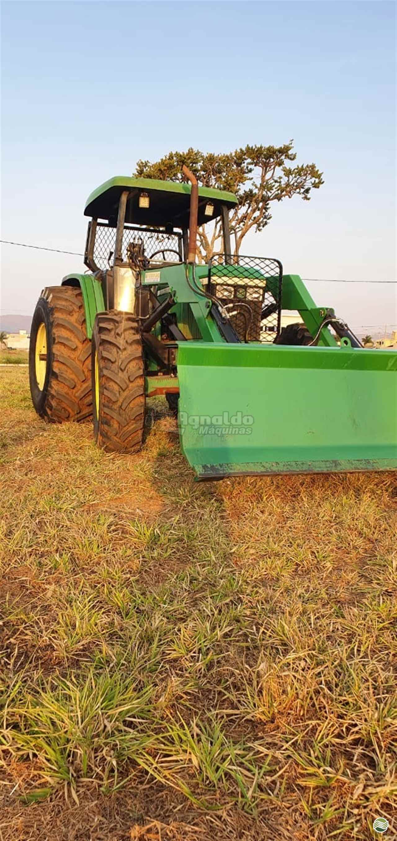 TRATOR JOHN DEERE JOHN DEERE 6405 Tração 4x4 Agnaldo Máquinas Agrícolas  UBERABA MINAS GERAIS MG