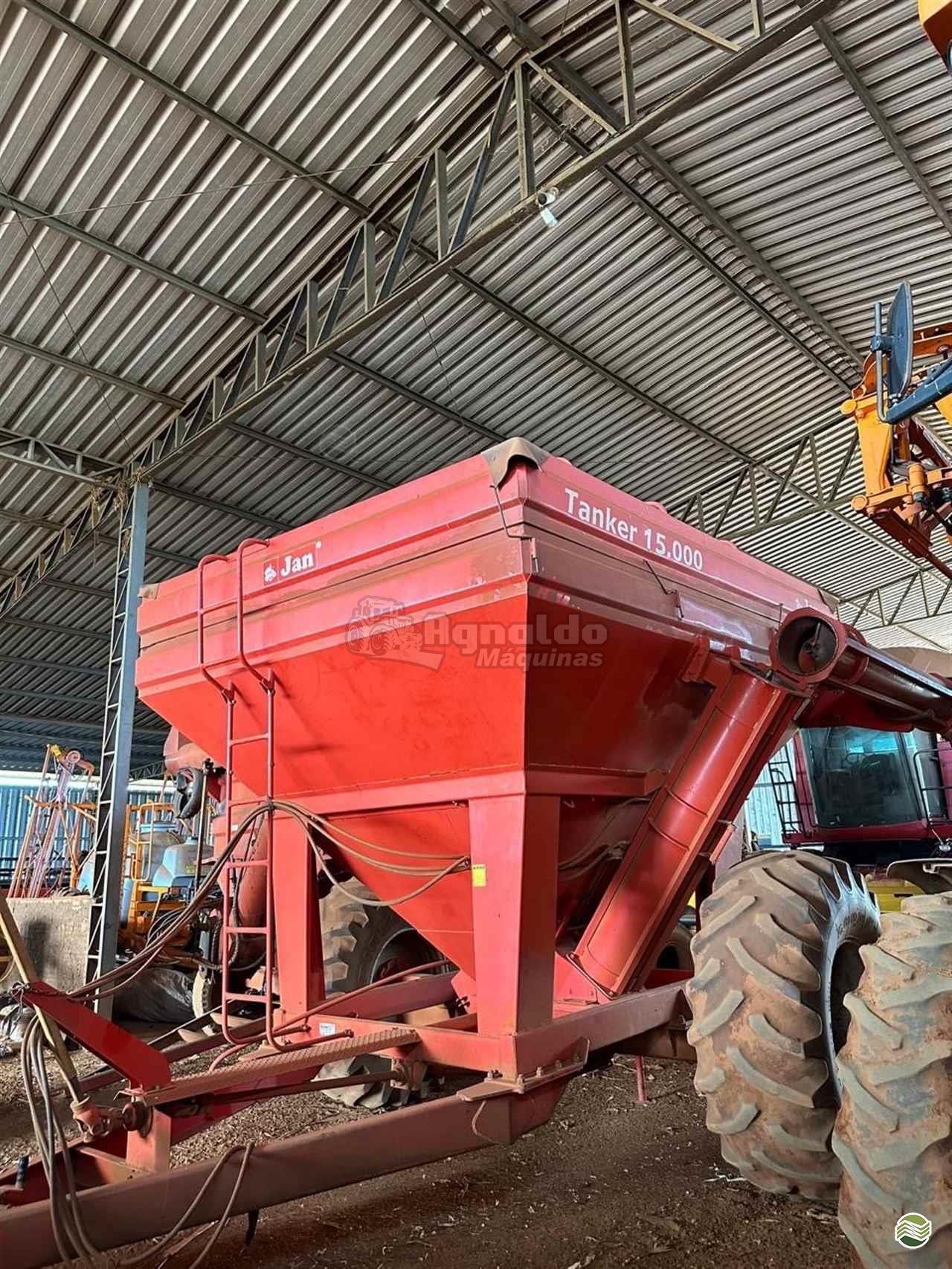 IMPLEMENTOS AGRICOLAS CARRETA BAZUKA GRANELEIRA 15000 Agnaldo Máquinas Agrícolas  UBERABA MINAS GERAIS MG