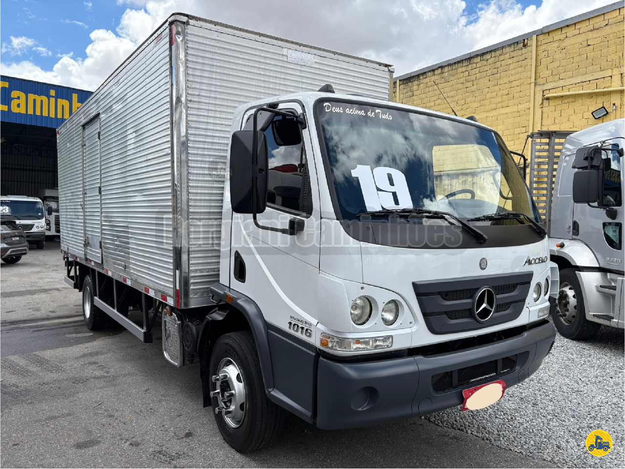 CAMINHAO MERCEDES-BENZ MB 1016 Baú Furgão 3/4 4x2 Rorgiani Caminhões  BETIM MINAS GERAIS MG