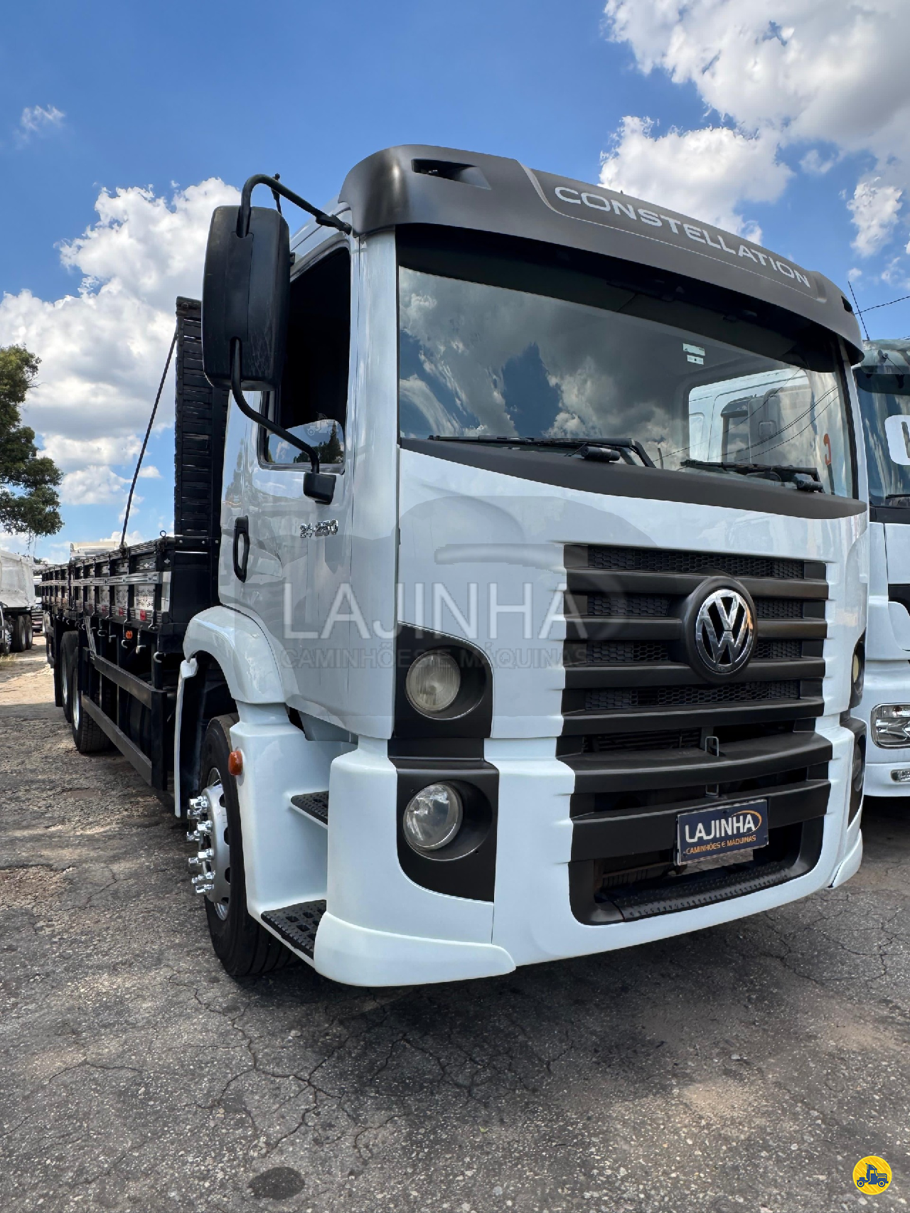 CAMINHAO VOLKSWAGEN VW 24250 Carga Seca Truck 6x2 Lajinha Caminhões BETIM MINAS GERAIS MG