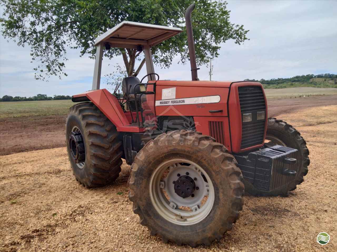 TRATOR MASSEY FERGUSON MF 650 Tração 4x4 JS Agrícola CAMPO VERDE MATO GROSSO MT