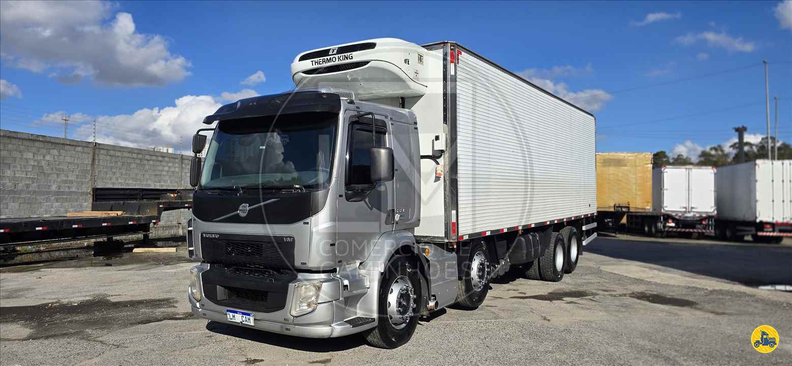 CAMINHAO VOLVO VOLVO VM 330 Baú Frigorífico BiTruck 8x2 LM Caminhões CAJAMAR SÃO PAULO SP