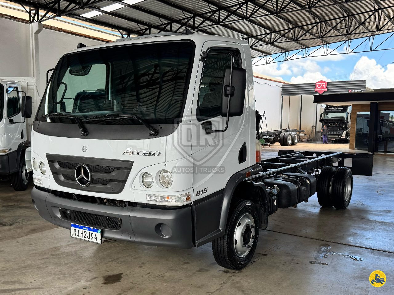 CAMINHAO MERCEDES-BENZ MB 815 Chassis 3/4 4x2 OR Autos e Trucks PICOS PIAUÍ PI