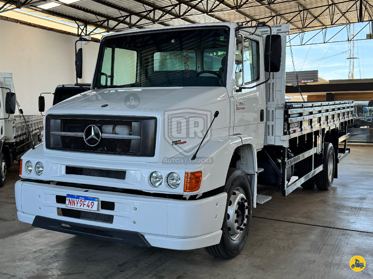 CAMINHAO MERCEDES-BENZ MB 1318 Grade Baixa Toco 4x2 OR Autos e Trucks PICOS PIAUÍ PI