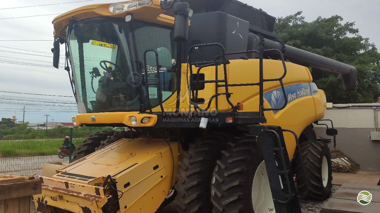 COLHEITADEIRA NEW HOLLAND CR 9060 Montano Máquinas Agrícolas LAGOA VERMELHA RIO GRANDE DO SUL RS