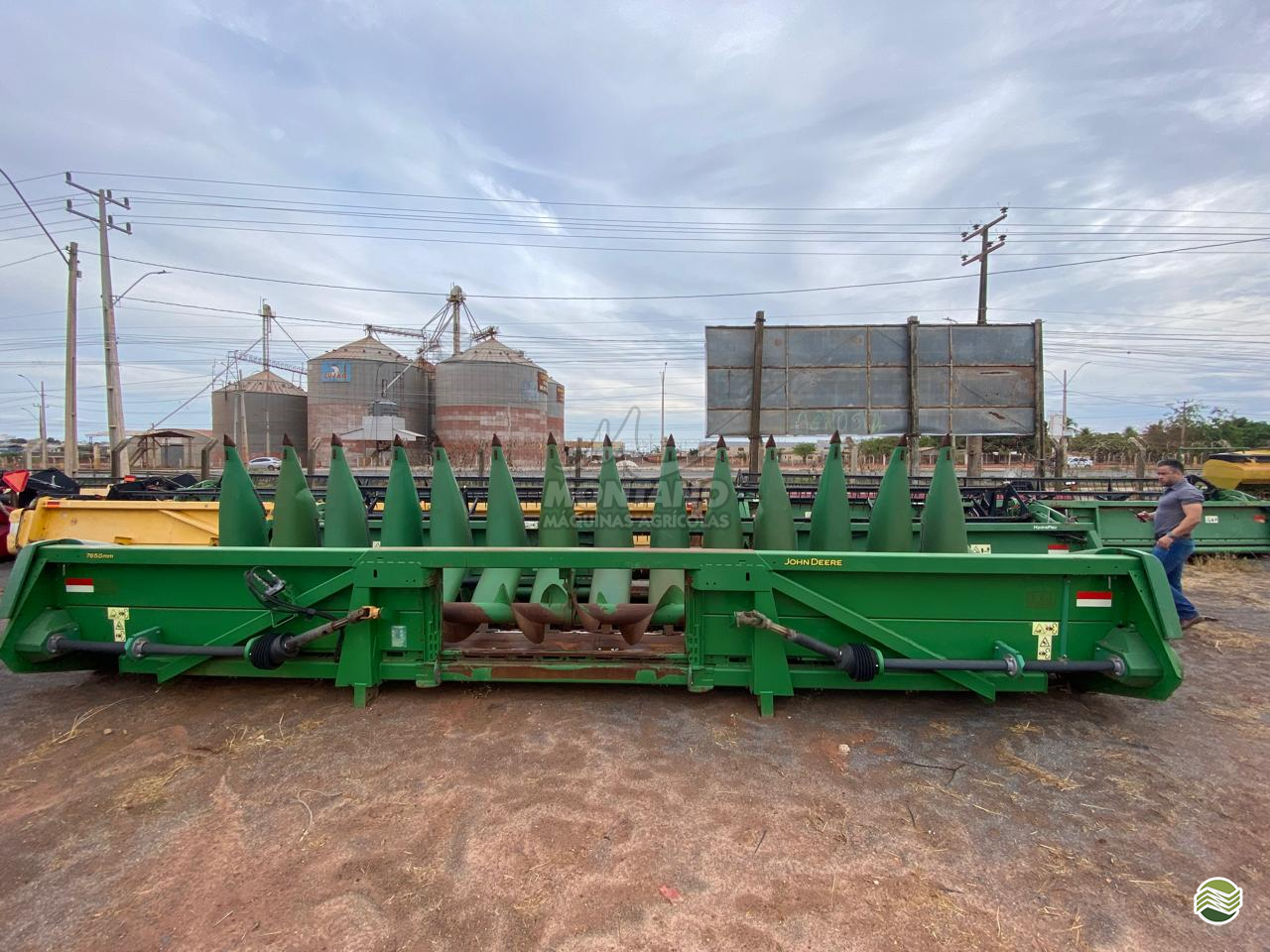 PLATAFORMA COLHEITADEIRA JOHN DEERE JOHN DEERE 615C Montano Máquinas Agrícolas LAGOA VERMELHA RIO GRANDE DO SUL RS