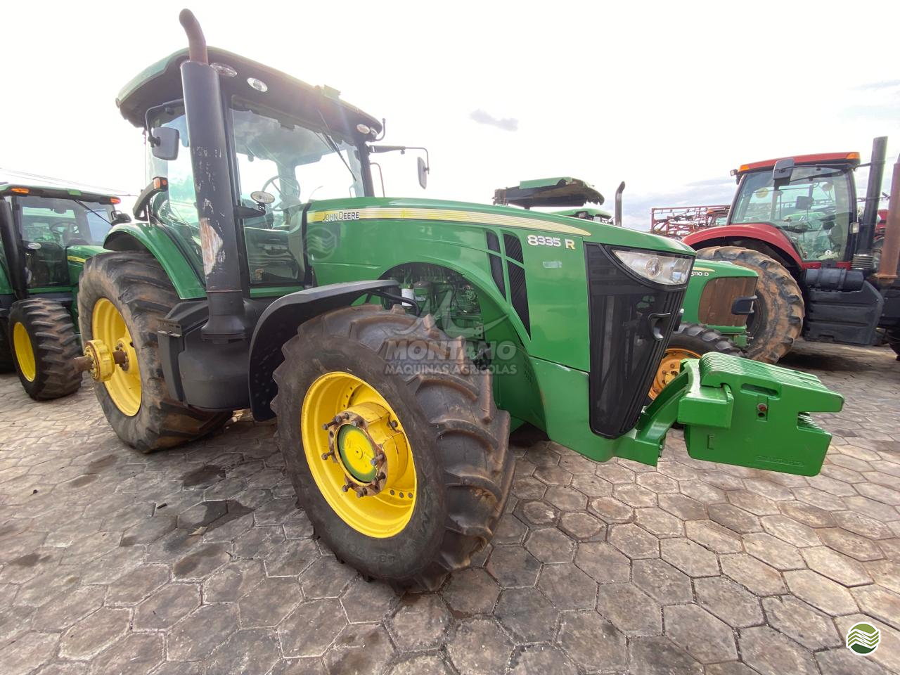 TRATOR JOHN DEERE JOHN DEERE 8335R Montano Máquinas Agrícolas LAGOA VERMELHA RIO GRANDE DO SUL RS