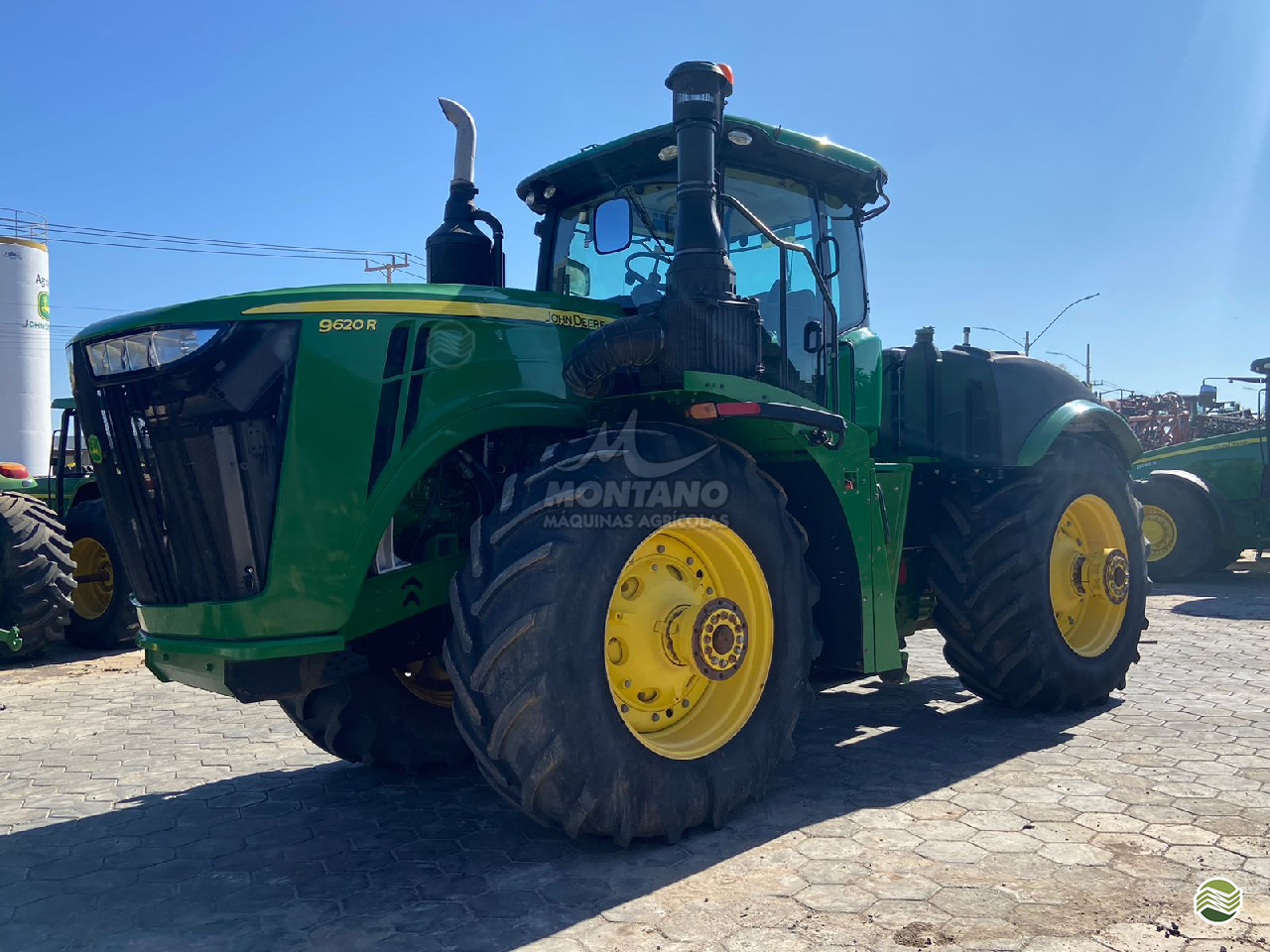 TRATOR JOHN DEERE JOHN DEERE 9620R Tração 4x4 Montano Máquinas Agrícolas LAGOA VERMELHA RIO GRANDE DO SUL RS