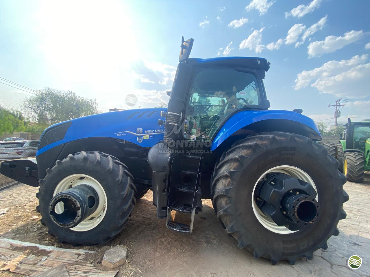 TRATOR NEW HOLLAND NEW T8 440 Montano Máquinas Agrícolas LAGOA VERMELHA RIO GRANDE DO SUL RS