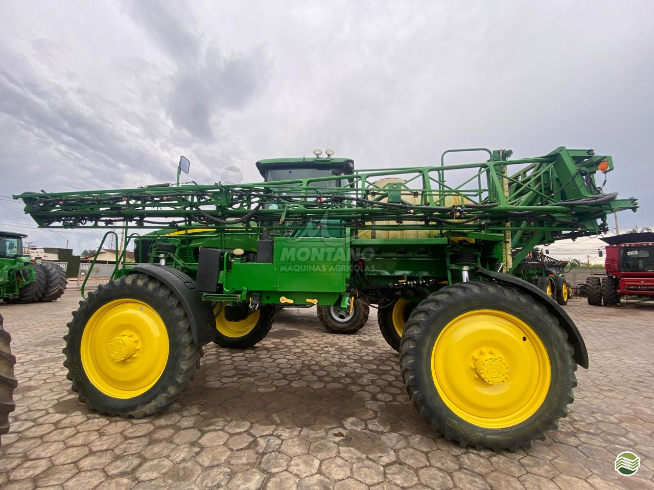 PULVERIZADOR JOHN DEERE JOHN DEERE 4730 Montano Máquinas Agrícolas LAGOA VERMELHA RIO GRANDE DO SUL RS