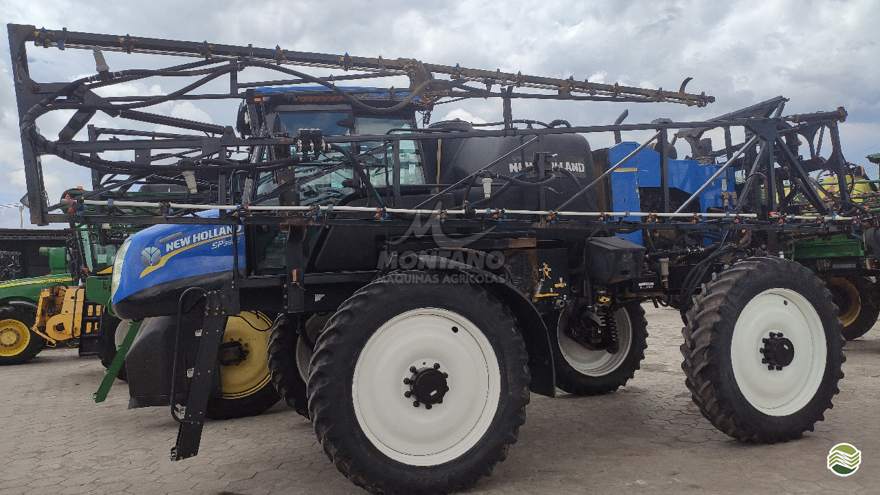 PULVERIZADOR NEW HOLLAND DEFENSOR SP3500 Montano Máquinas Agrícolas LAGOA VERMELHA RIO GRANDE DO SUL RS