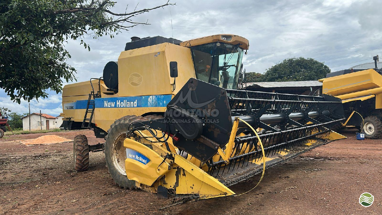 COLHEITADEIRA NEW HOLLAND TC 5090 Montano Máquinas Agrícolas LAGOA VERMELHA RIO GRANDE DO SUL RS