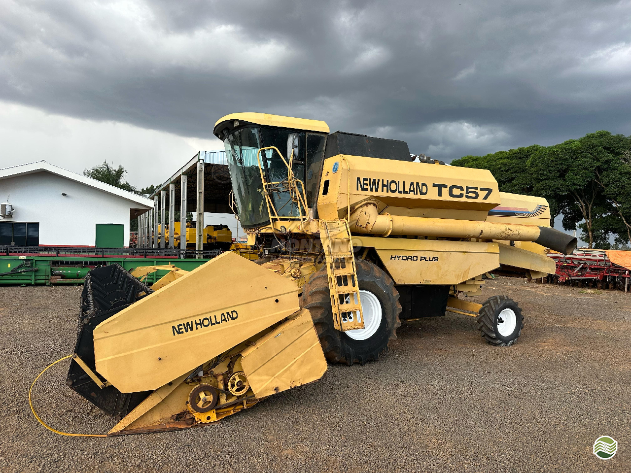 COLHEITADEIRA NEW HOLLAND TC 57 Montano Máquinas Agrícolas LAGOA VERMELHA RIO GRANDE DO SUL RS
