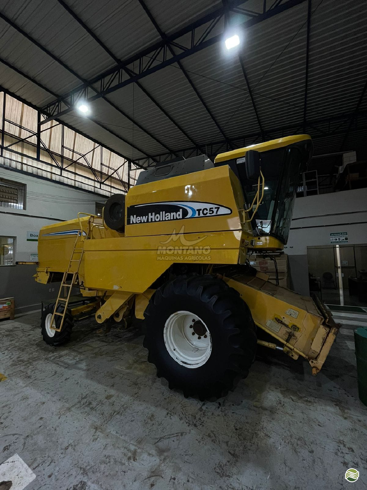 COLHEITADEIRA NEW HOLLAND TC 57 Montano Máquinas Agrícolas LAGOA VERMELHA RIO GRANDE DO SUL RS