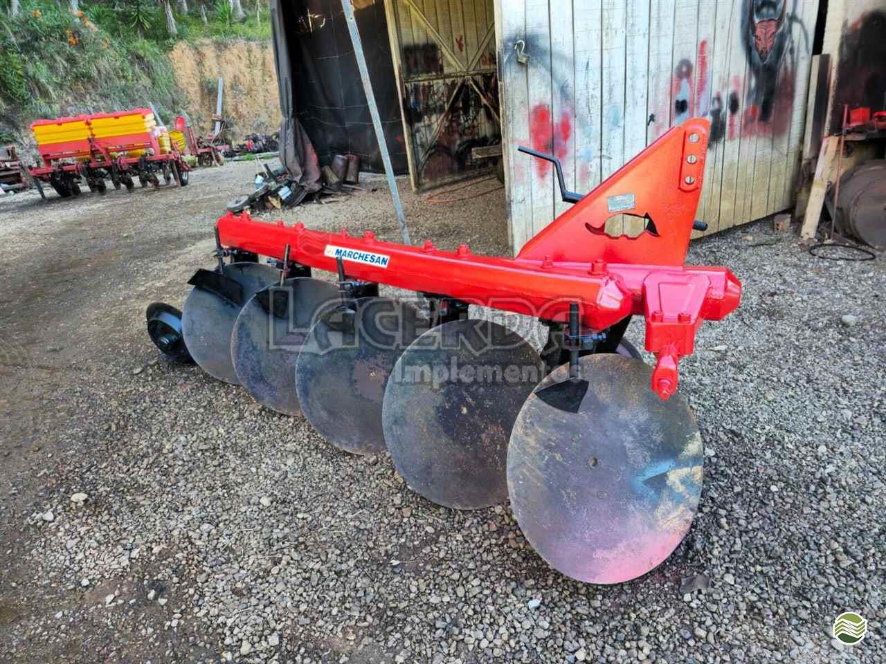 IMPLEMENTOS AGRICOLAS ARADO 5 DISCOS FIXO Lacerda Implementos QUITANDINHA PARANÁ PR