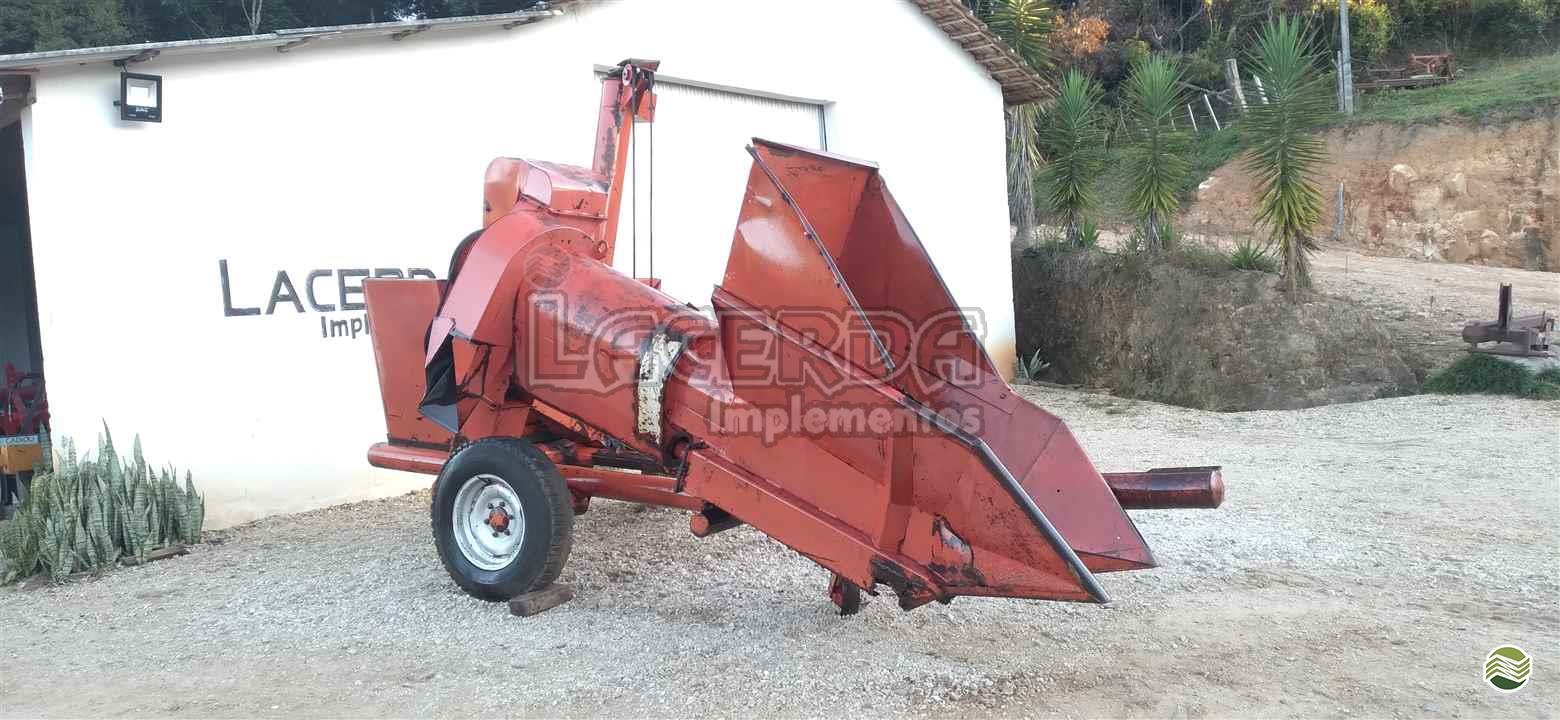 IMPLEMENTOS AGRICOLAS COLHEDORAS COLHEDORA DE MILHO 1 LINHA Lacerda Implementos QUITANDINHA PARANÁ PR