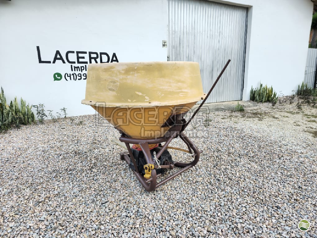 IMPLEMENTOS AGRICOLAS DISTRIBUIDOR ADUBADORA E SEMEADORA PENDULAR Lacerda Implementos QUITANDINHA PARANÁ PR