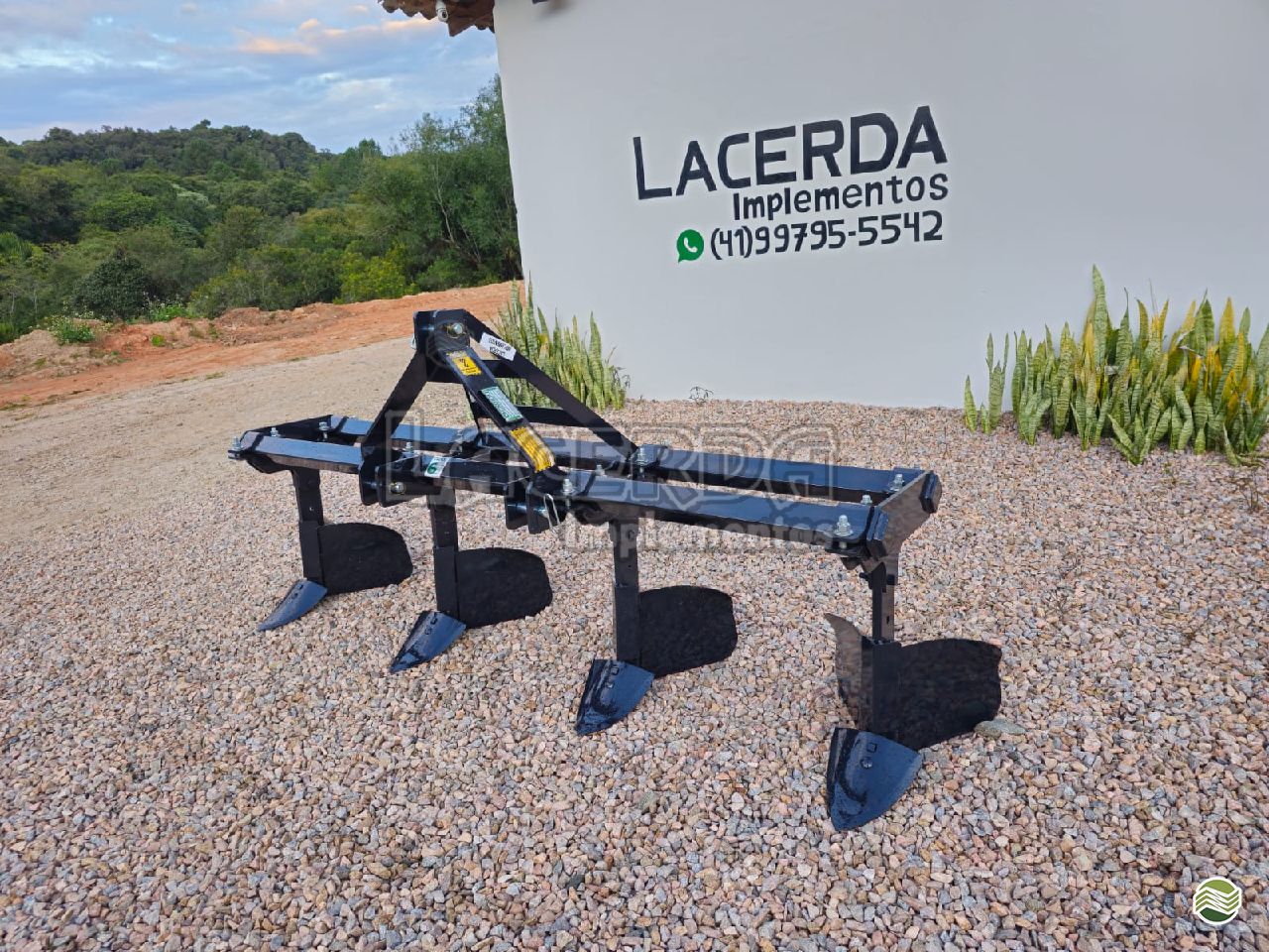 IMPLEMENTOS AGRICOLAS SULCADOR 3 LINHAS Lacerda Implementos QUITANDINHA PARANÁ PR