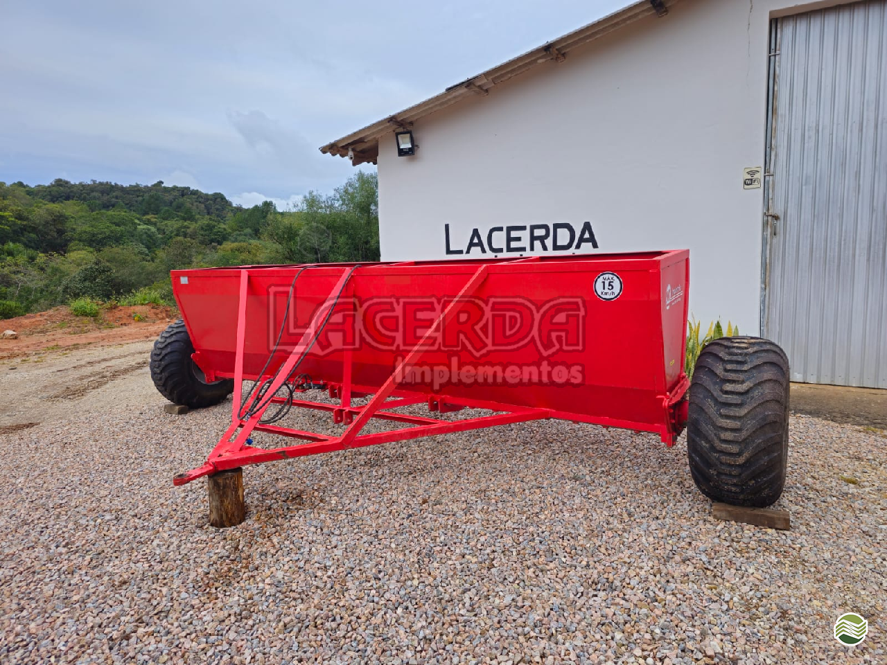 IMPLEMENTOS AGRICOLAS DISTRIBUIDOR CALCÁRIO 4500 Kg Lacerda Implementos QUITANDINHA PARANÁ PR