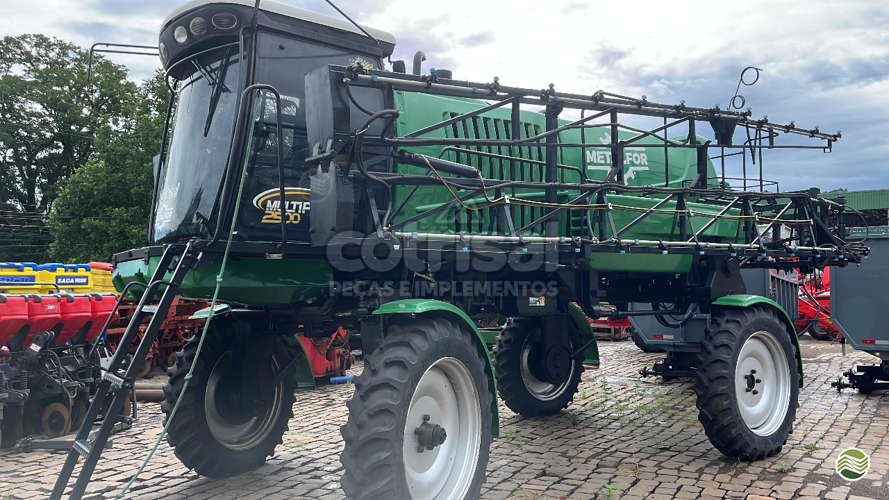 PULVERIZADOR METALFOR MULTIPLE 2500 Tração 4x2 Cotrisal SARANDI RIO GRANDE DO SUL RS
