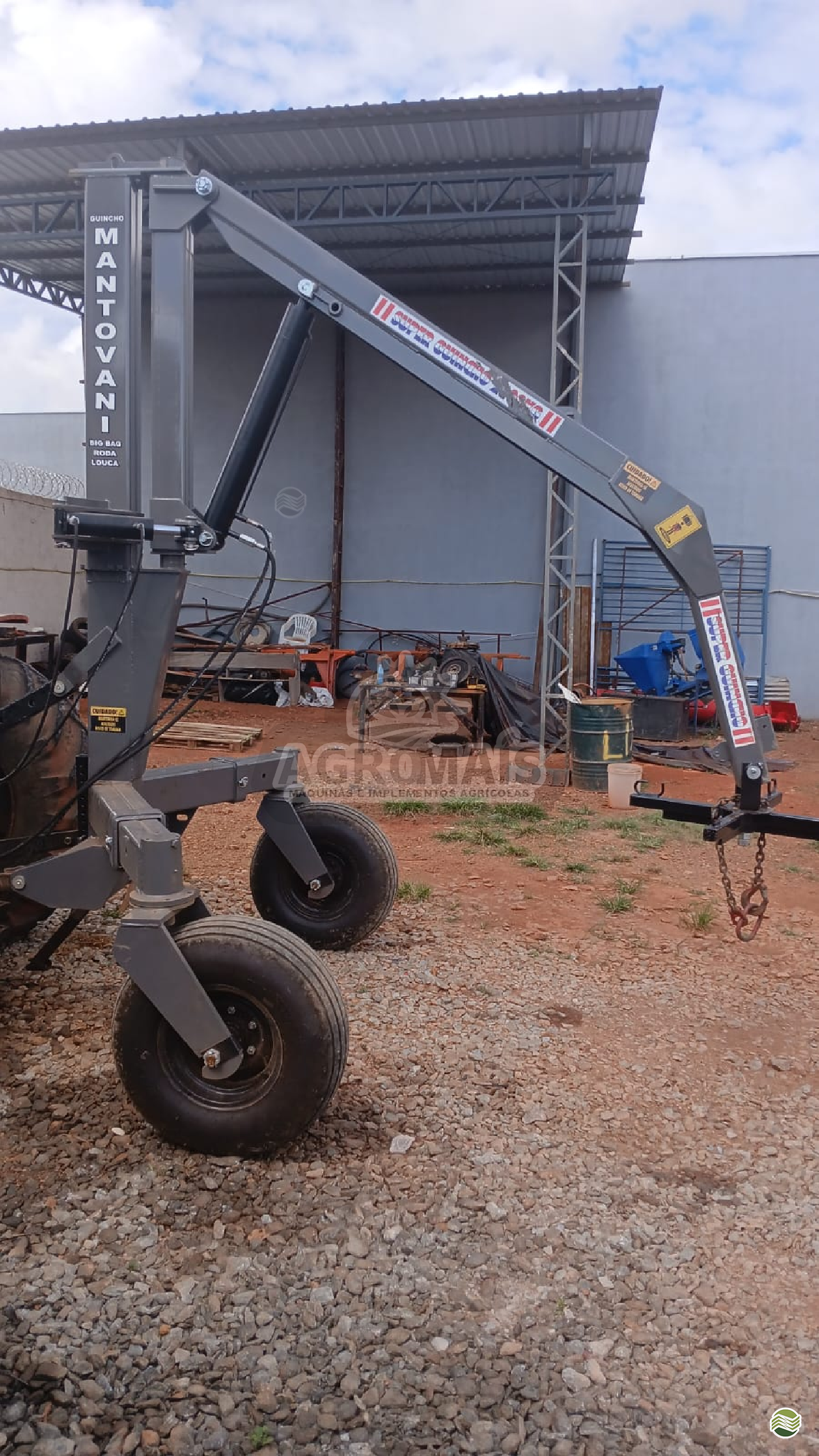 IMPLEMENTOS AGRICOLAS GUINCHO GUINCHO 2000 Kg Agromais Máquinas e Implementos  CRISTALINA GOIAS GO