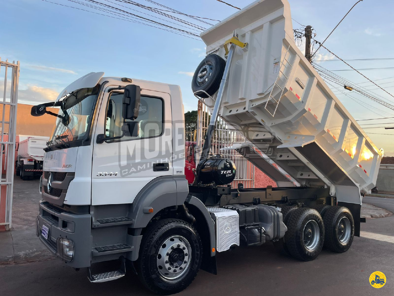 CAMINHAO MERCEDES-BENZ MB 3344 Caçamba Basculante Truck 6x4 Moreira Caminhões CRAVINHOS SÃO PAULO SP