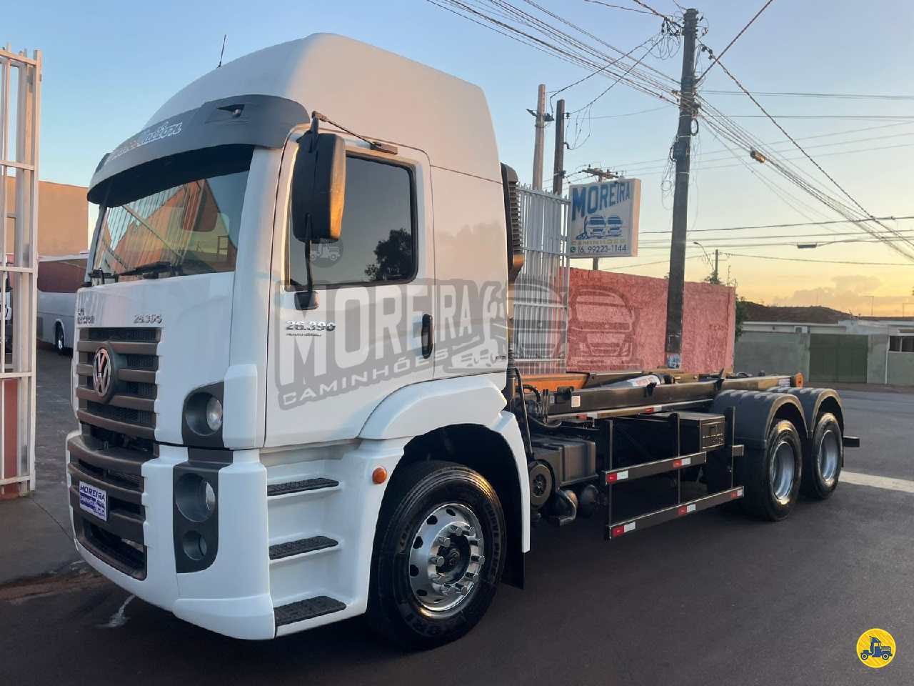 CAMINHAO VOLKSWAGEN VW 26390 Roll ON OFF Truck 6x4 Moreira Caminhões CRAVINHOS SÃO PAULO SP