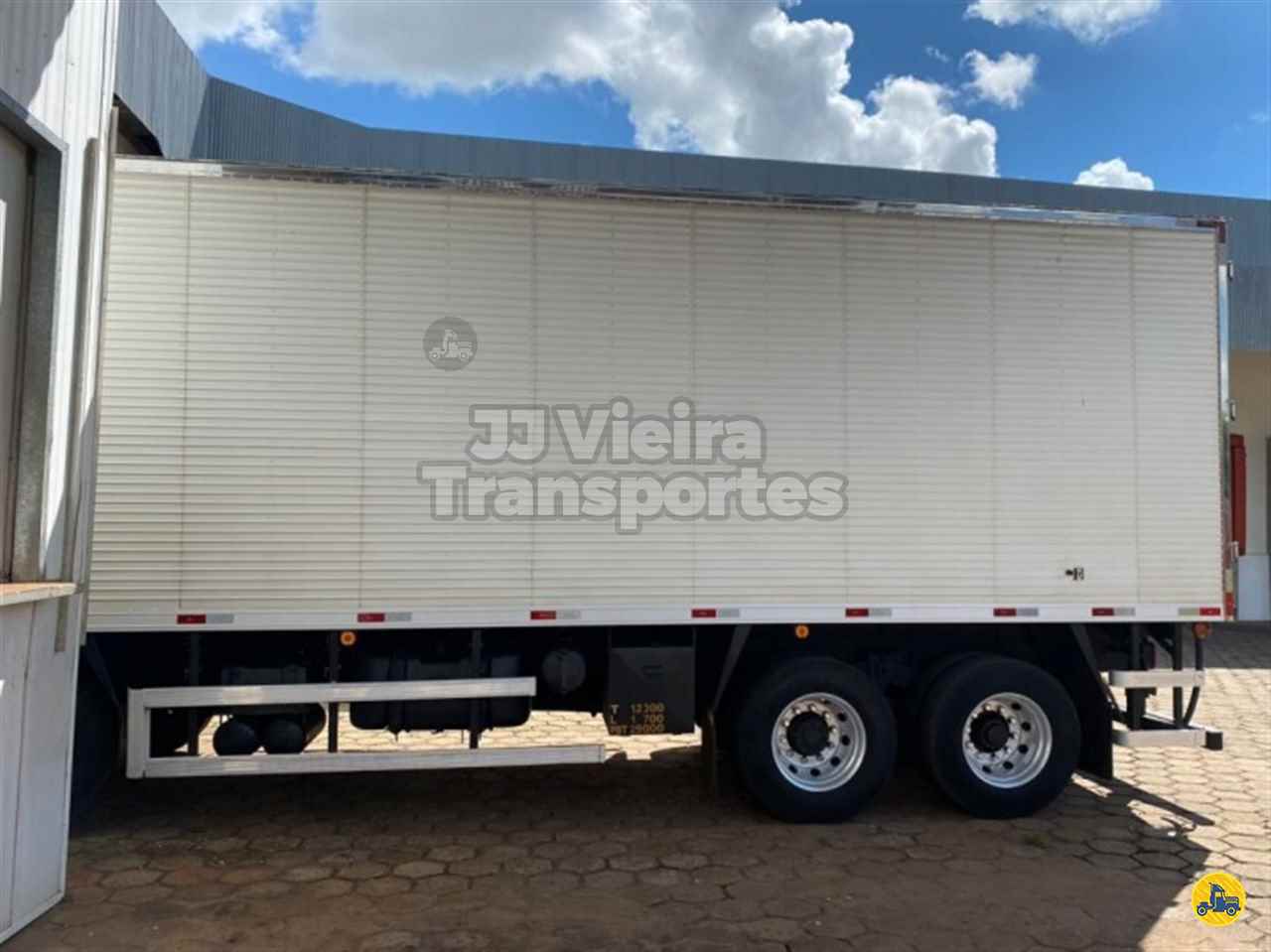 CAMINHAO VOLKSWAGEN VW 24280 Baú Frigorífico BiTruck 8x2 JJ Vieira Transportes VOTUPORANGA SÃO PAULO SP