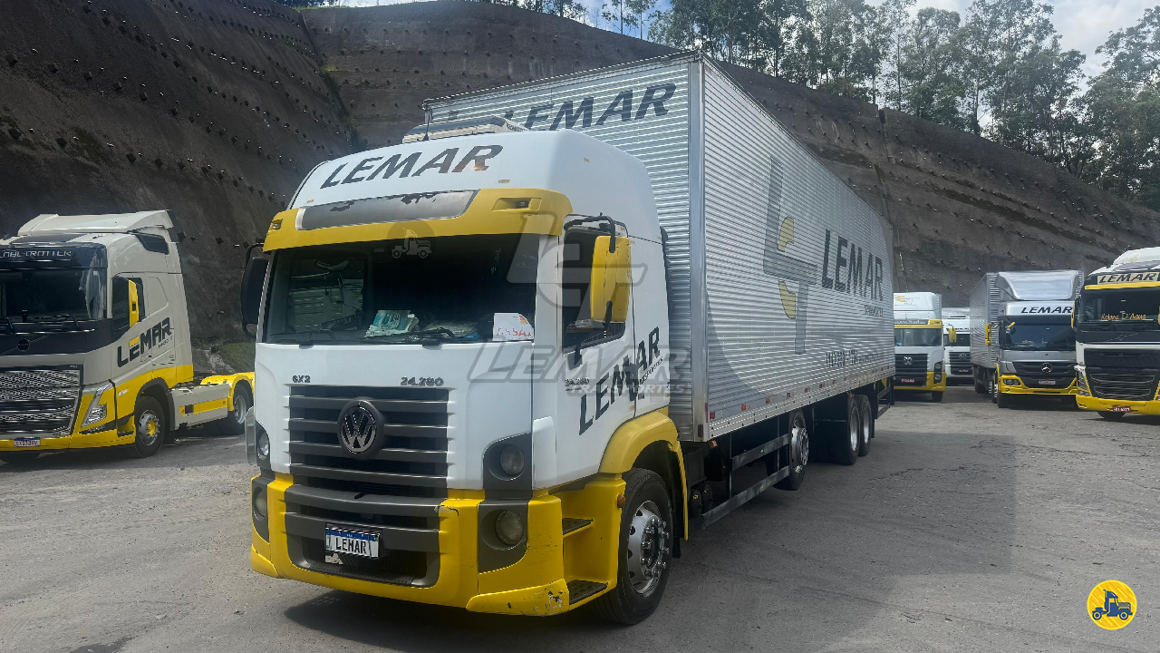 CAMINHAO VOLKSWAGEN VW 24280 Baú Furgão BiTruck 8x2 Lemar Transportes OSASCO SÃO PAULO SP