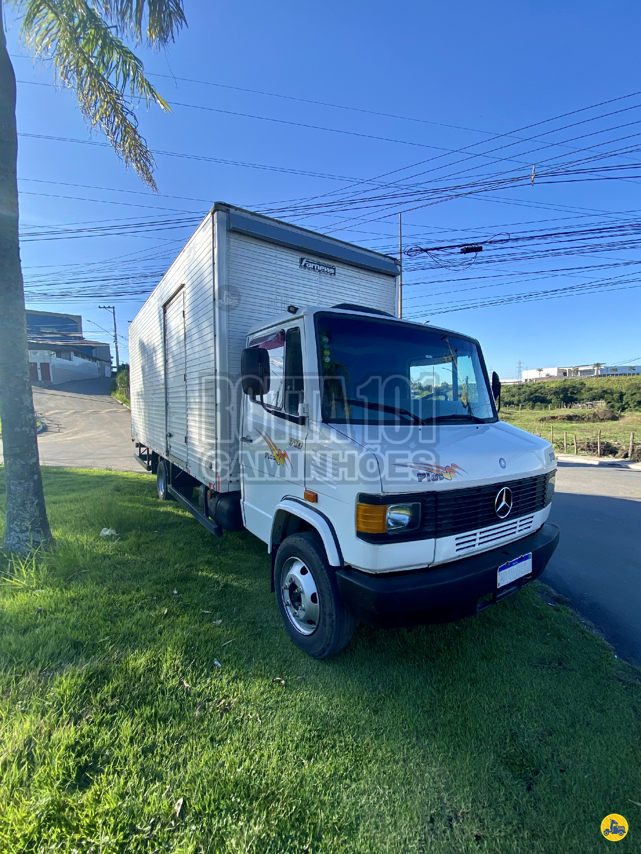CAMINHAO MERCEDES-BENZ MB 710 Baú Furgão 3/4 4x2 Rotta 101 Caminhões SERRA ESPÍRITO SANTO ES